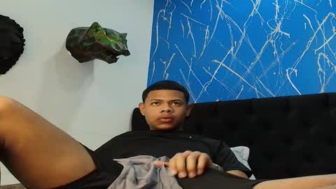 Snapshot of azza_23 chatting on March 4, 2026, 4:51 am Azza 23 online show from March 4, 2026, 4:51 am