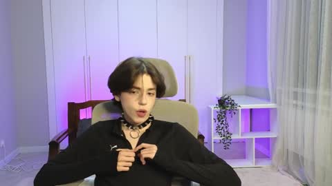 Snapshot of b0y_fantasy chatting on December 24, 2024, 3:58 pm Elios online show from December 24, 2024, 3:58 pm