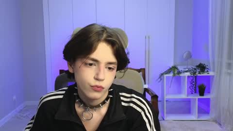 Snapshot of b0y_fantasy chatting on December 26, 2024, 4:14 pm Elios online show from December 26, 2024, 4:14 pm