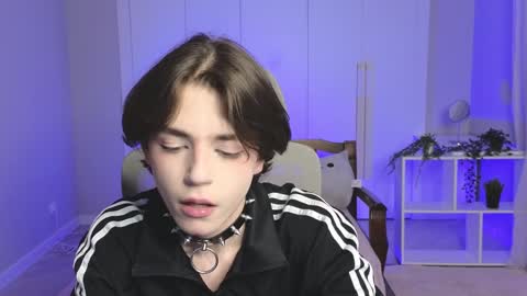 Snapshot of b0y_fantasy chatting on December 26, 2024, 7:16 pm Elios online show from December 26, 2024, 7:16 pm