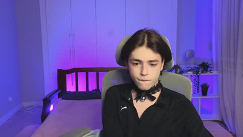 Snapshot of b0y_fantasy chatting on December 28, 2024, 7:11 pm Elios online show from December 28, 2024, 7:11 pm