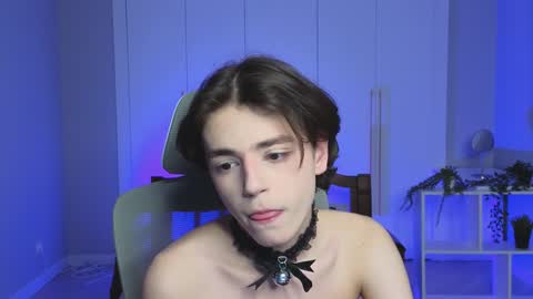 Snapshot of b0y_fantasy chatting on December 28, 2024, 10:13 pm Elios online show from December 28, 2024, 10:13 pm