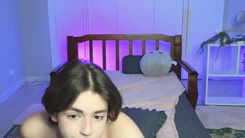 Snapshot of b0y_fantasy chatting on December 29, 2024, 1:24 am Elios online show from December 29, 2024, 1:24 am