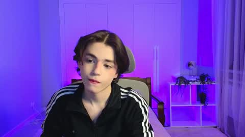 Snapshot of b0y_fantasy chatting on January 11, 2025, 6:33 pm Elios online show from January 11, 2025, 6:33 pm