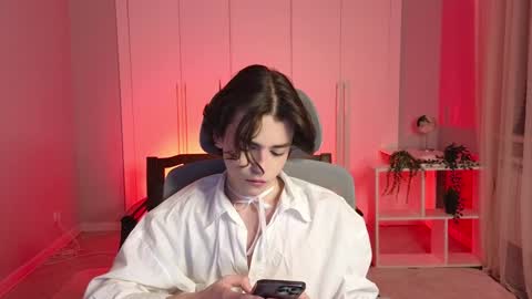 Snapshot of b0y_fantasy chatting on January 12, 2025, 6:59 pm Elios online show from January 12, 2025, 6:59 pm