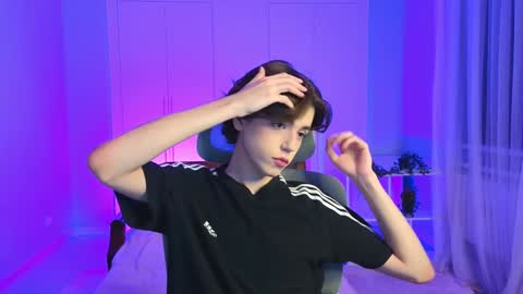 Snapshot of b0y_fantasy chatting on January 15, 2025, 5:15 pm Elios online show from January 15, 2025, 5:15 pm