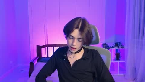 Snapshot of b0y_fantasy chatting on January 21, 2025, 6:34 pm Elios online show from January 21, 2025, 6:34 pm