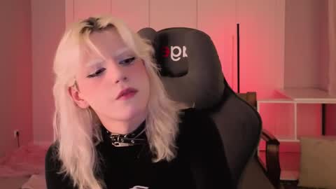 Snapshot of b0y_fantasy chatting on April 11, 2026, 6:56 pm Elios online show from April 11, 2026, 6:56 pm