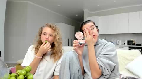 Monica online show from October 25, 2025, 1:02 am