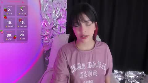 Queen B online show from September 21, 2025, 5:25 pm