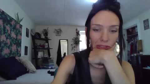 Fern Browning online show from September 26, 2025, 2:54 pm