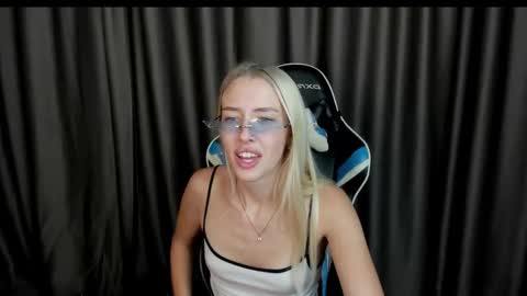 Snapshot of baby__xoxo chatting on September 27, 2025, 6:07 am Alice online show from September 27, 2025, 6:07 am