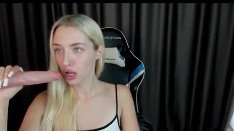 Snapshot of baby__xoxo chatting on September 30, 2025, 7:13 am Alice online show from September 30, 2025, 7:13 am