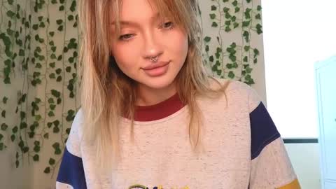 Snapshot of baby_adele chatting on February 25, 2025, 9:31 am bb adele online show from February 25, 2025, 9:31 am