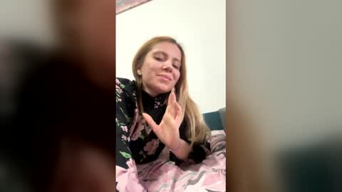 Snapshot of baby_blondee chatting on April 17, 2026, 3:37 pm Baby Blonde online show from April 17, 2026, 3:37 pm