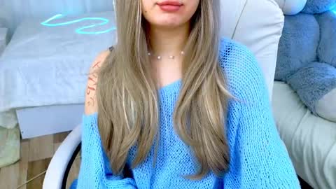 Debora online show from March 9, 2025, 12:31 am