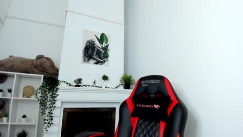 Evalena maybe just Eva online show from January 24, 2025, 11:04 am