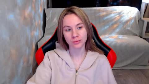 baby_kitte online show from November 25, 2025, 4:01 am