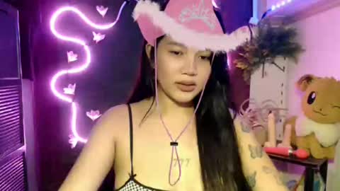 mae online show from November 7, 2025, 9:53 am