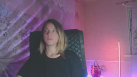 Sonya online show from October 3, 2025, 7:33 pm