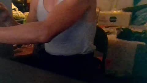 Snapshot of badhombremx chatting on December 16, 2024, 11:55 am Mexican livin Off the Wall online show from December 16, 2024, 11:55 am