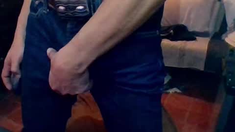 Snapshot of badhombremx chatting on February 10, 2025, 1:24 am Mexican livin Off the Wall online show from February 10, 2025, 1:24 am