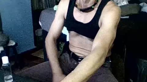 Snapshot of badhombremx chatting on October 9, 2025, 10:30 pm Mexican livin Off the Wall online show from October 9, 2025, 10:30 pm