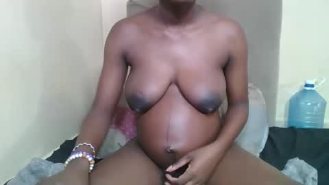 bads_girles online show from April 2, 2026, 2:04 pm