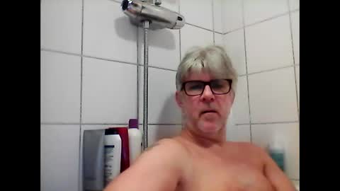 baggelina75 online show from February 12, 2025, 5:58 pm