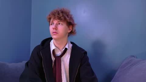 Snapshot of bambiglow chatting on April 15, 2026, 10:22 am MICKEY online show from April 15, 2026, 10:22 am