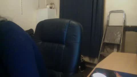 bangintoleather online show from December 5, 2025, 2:42 am