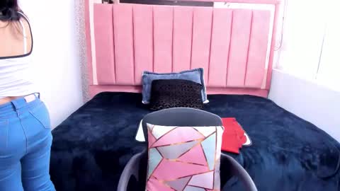 Snapshot of barbara_fox__ chatting on November 19, 2025, 12:05 pm B A R B A R A online show from November 19, 2025, 12:05 pm