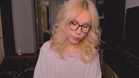 barbarasiren online show from December 3, 2025, 9:24 pm