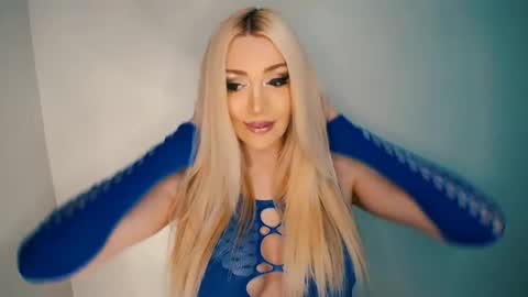 Barbi Bentley online show from October 19, 2025, 7:42 am