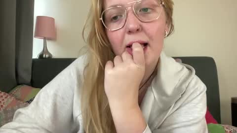 barbiegirl966 online show from February 4, 2025, 10:21 am