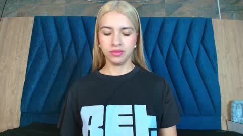 barbiie_98 online show from September 19, 2025, 12:06 pm