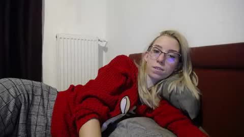 Snapshot of barelylegalblondy chatting on January 23, 2025, 8:02 pm Lena online show from January 23, 2025, 8:02 pm