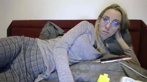 Snapshot of barelylegalblondy chatting on January 29, 2025, 7:11 pm Lena online show from January 29, 2025, 7:11 pm
