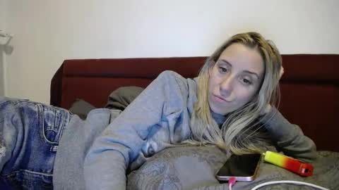 Snapshot of barelylegalblondy chatting on February 6, 2025, 7:40 pm Lena online show from February 6, 2025, 7:40 pm