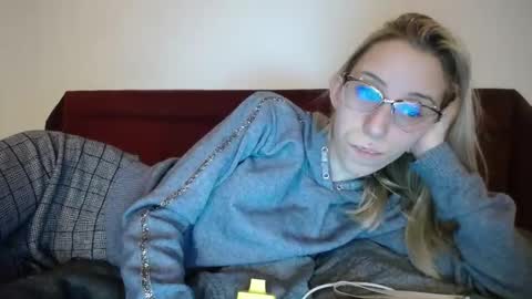 Snapshot of barelylegalblondy chatting on February 8, 2025, 7:49 pm Lena online show from February 8, 2025, 7:49 pm
