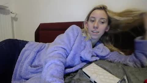 Snapshot of barelylegalblondy chatting on February 13, 2025, 7:10 pm Lena online show from February 13, 2025, 7:10 pm