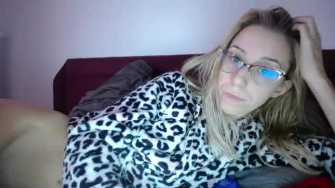 Snapshot of barelylegalblondy chatting on February 27, 2025, 12:23 pm Lena online show from February 27, 2025, 12:23 pm