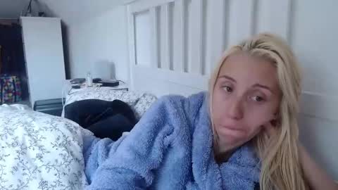 Snapshot of barelylegalblondy chatting on September 13, 2025, 8:58 am Lena online show from September 13, 2025, 8:58 am