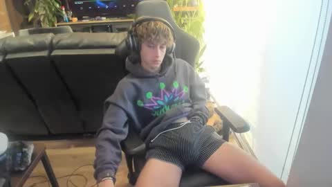 Snapshot of bashful4200 chatting on February 1, 2026, 11:36 pm ryan online show from February 1, 2026, 11:36 pm