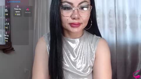 Snapshot of batari_giya chatting on February 25, 2025, 5:19 am Lara online show from February 25, 2025, 5:19 am