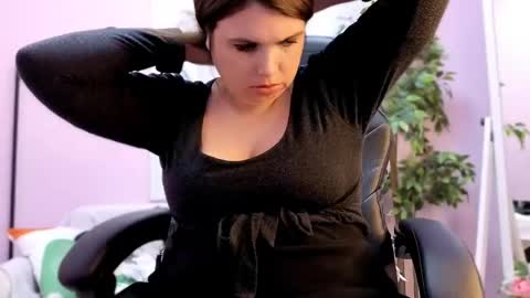 battymoll online show from April 16, 2026, 9:39 pm