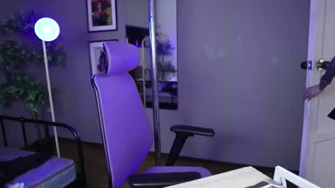 BAYONETTA DOLL  online show from December 5, 2025, 12:47 pm