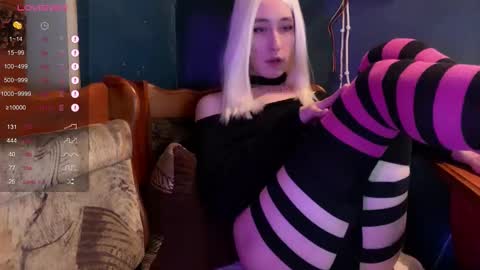 Sasha online show from December 22, 2025, 3:42 pm