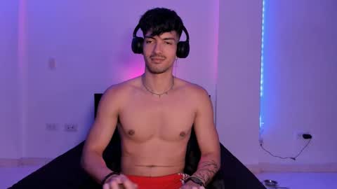 Valentino online show from December 4, 2024, 9:13 pm