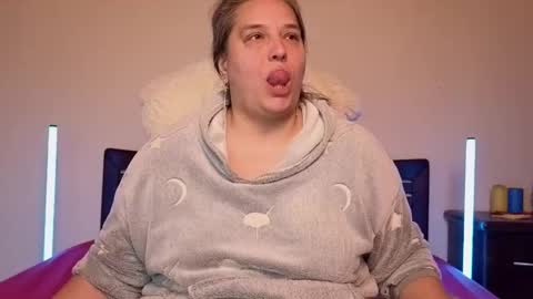 Love online show from November 16, 2025, 3:28 pm